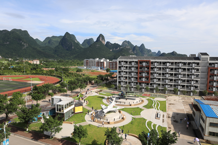 校园景观:航天文化广场-桂林航天工业学院招生办公室